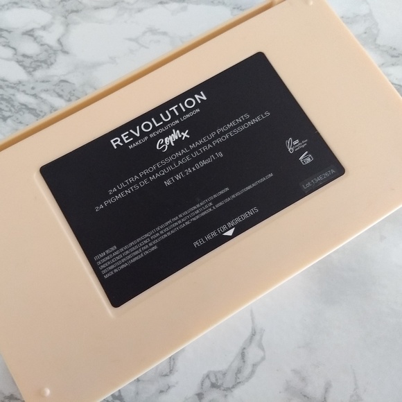 REVOLUTION Soph Eyeshadow Palette - Picture 4 of 4